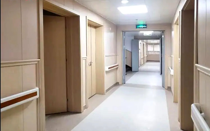 病房門要有觀察窗嗎？醫院病房門觀察窗尺寸與形狀選擇