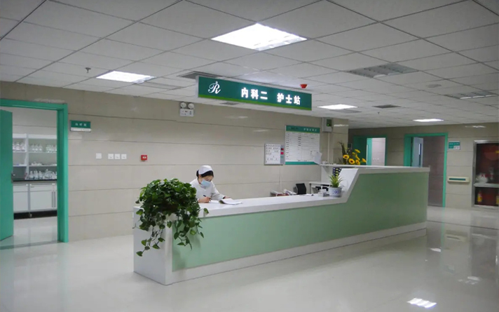 病房衛生間門安裝視頻